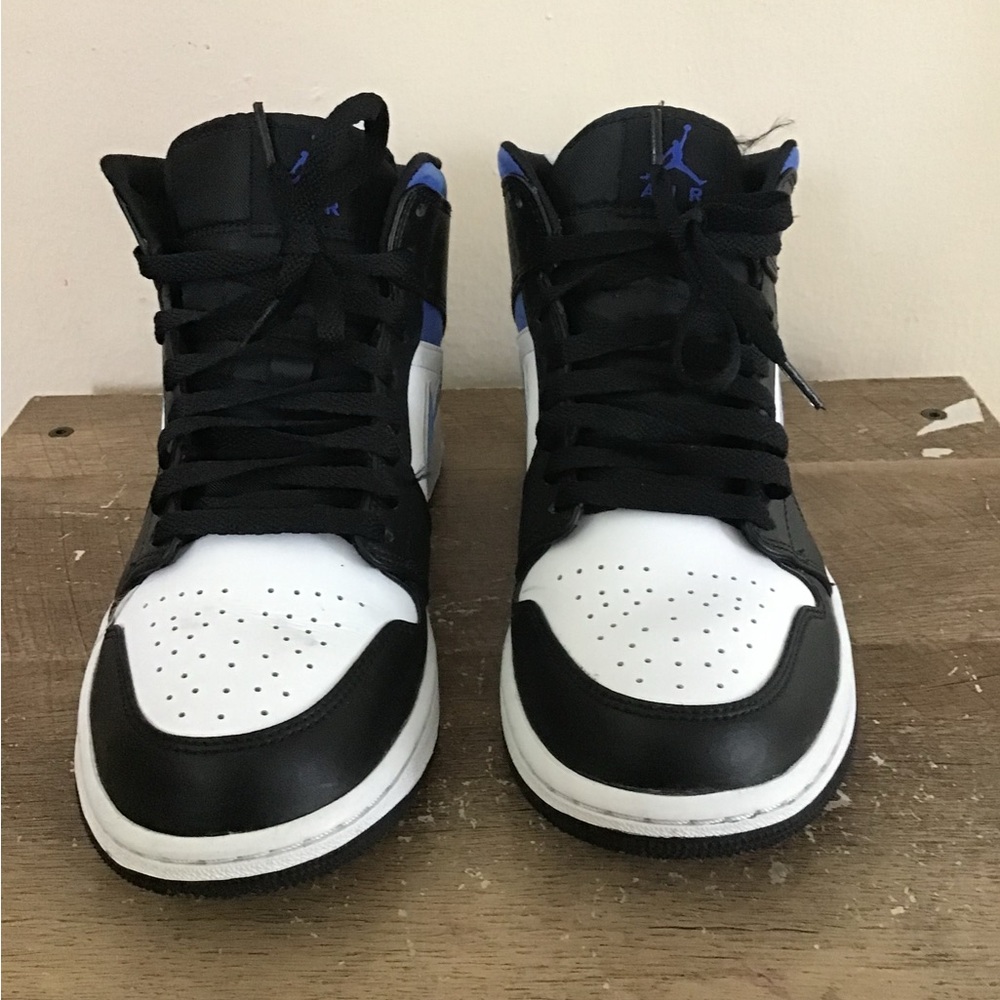 Jordan Men's Black and White Sneakers